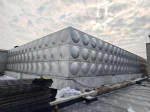 Réservoir d'eau isolé en acier inoxydable - Product Image 1