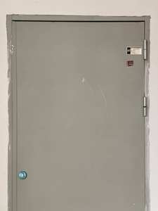 Porte coupe-feu en acier isolante thermiquement et anti-fumée, à ouverture latérale, pour passage de conduite, certifiée (une porte, un certificat) - Product Image 4