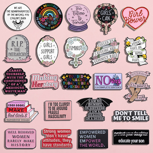 Broches en émail féministes pour femmes et filles, motif « Je suis trop maladroite pour être entourée de masculinité fragile », badges de revers en métal, bijoux cadeaux - Product Image 1