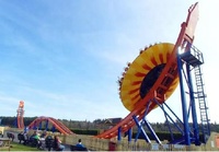 Manège UFO volant en forme de W pour grands projets d'équipements de divertissement extérieur avec mouvement pendulaire excitant