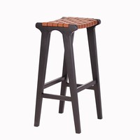 Chaise de bar en bois de meubles commerciaux tabouret de comptoir de tissage tissé en cuir à ossature en bois