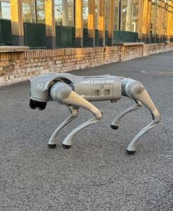 Robot chien intelligent Unitree Go2 Pro pour l'éducation et l'usage quotidien, animal de compagnie IA avec reconnaissance d'objets de petite taille et fonctionnalités conformes aux normes de sécurité - Product Image 4