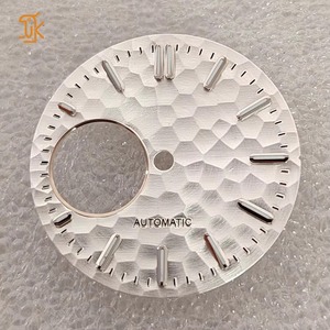 Esfera de reloj personalizada con acabado Perlage de 28.5mm para NH38, con ventana esqueletizada, índices 3D aplicados y textura de panal dorada, para NH34 - Product Image 3