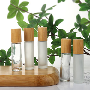 Flacon en verre cylindrique transparent de 10 ml pour huiles essentielles et parfums, avec bouchon roll-on, estampillé or sablé personnalisé LK Packaging - Product Image 3