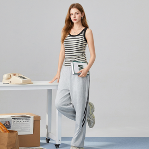 Débardeur rayé pour femme avec coussinets de soutien-gorge intégrés, sans manches, style <span class=keywords><strong>crop</strong></span> <span class=keywords><strong>top</strong></span>, effet dissimulant les poitrines latérales, tricot basique Y2K, décontracté, à porter en intérieur ou en extérieur - Product Image 3