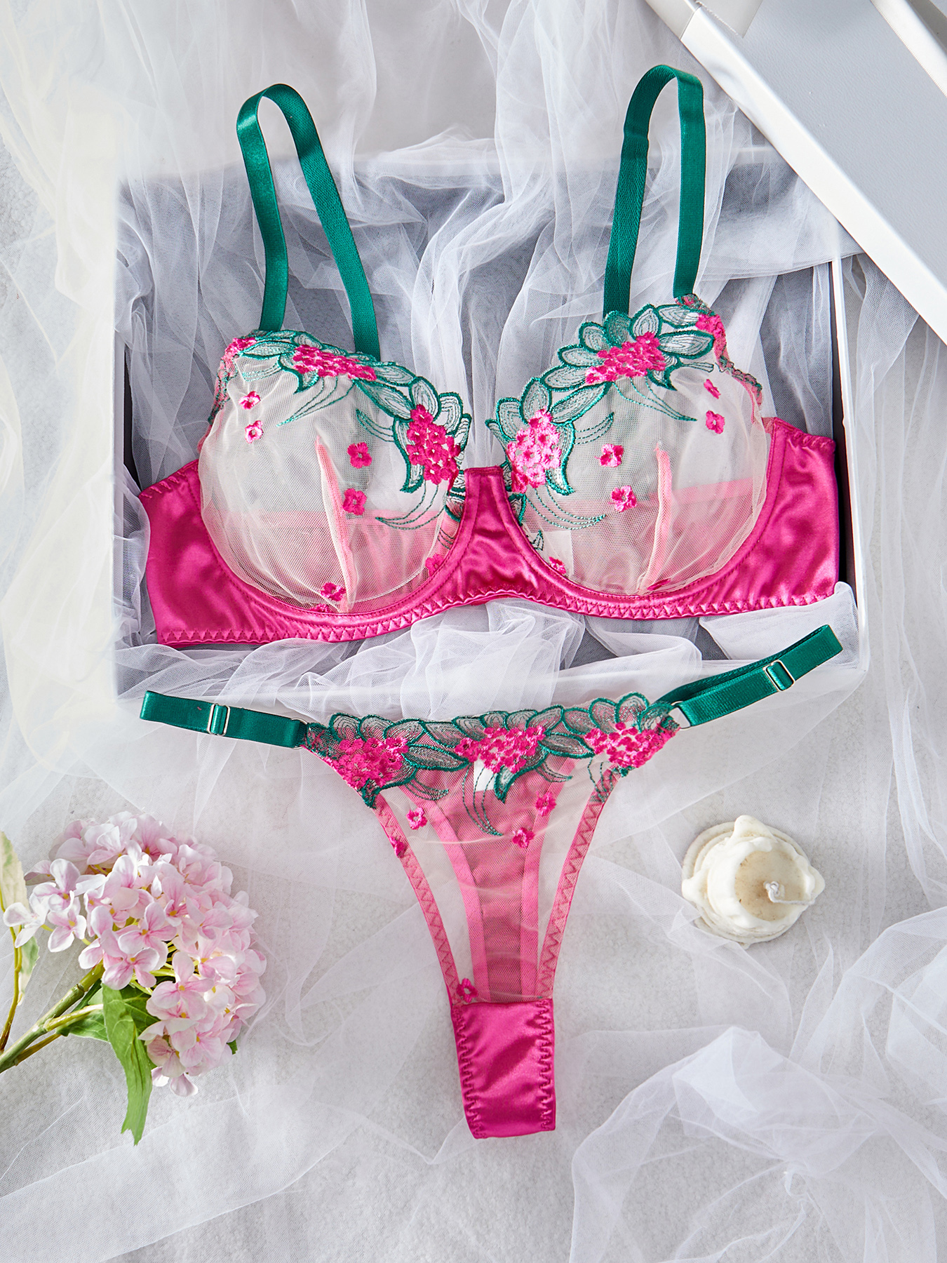 New Arrival Women's Conjuntos De Lingerie Spot Wholesale Mesh See-Through Flower Embroidery Steel Ring Gathering Lace Firm