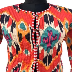 Veste courte d'hiver en coton polaire respirant, réversible, imprimée et matelassée, fabriquée à la main en Inde pour femmes et filles - Product Image 5