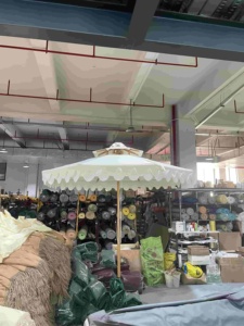 Venta caliente de color personalizado al aire libre paraguas poste central para playa jardín restaurante muebles hechos de poliéster duradero <span class=keywords><strong>Base</strong></span> incluida - Product Image 2