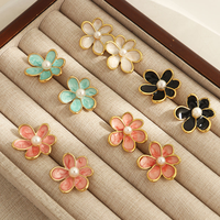 Pendientes de Flor con Baño de Oro PVD en Acero Inoxidable Esmaltado a Prueba de Agua, Joyería Floral Delicada para Mujeres y Niñas