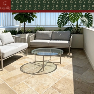 Dalles <span class=keywords><strong>de</strong></span> sol en <span class=keywords><strong>pierre</strong></span> calcaire beige doux GOLDKING pour hôtels et villas <span class=keywords><strong>de</strong></span> luxe, finition polie, pré-coupées, pour grands projets, usage intérieur et extérieur - Product Image 6