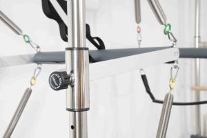 Reformer <span class=keywords><strong>Pilates</strong></span> Professionnel Portable et Réglable 3-en-1 en Bois d'Érable, Tour Cadillac, Lit de Luxe avec 15 ressorts coréens pour Studio - Product Image 4