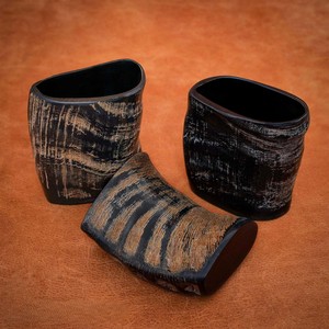 Taza de cuerno de búfalo natural decorativa hecha a mano de alta calidad para coleccionistas de regalos y fanáticos de la historia a precio mayorista - Product Image 1