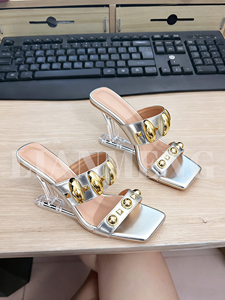 <span class=keywords><strong>Sandali</strong></span> da donna LM G06 <span class=keywords><strong>con</strong></span> borchie metalliche argentate e tacco a spillo trasparente - Product Image 2