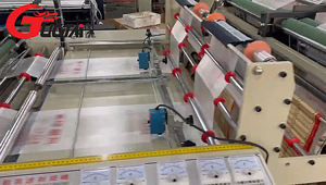 GUOTAI yüksek otomatik T-Shirt çanta yapma makinesi yaygın olarak kullanılan çevrimiçi teknik destek yeni durum plastik alışveriş kolu çantası - Product Image 6