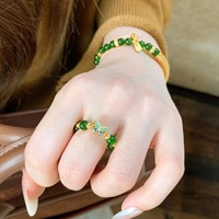 Ensemble de bijoux élégants et tendance : Bague papillon perlée émeraude style rétro et Bracelet Pixiu