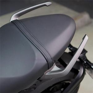 Adecuado para pasajeros de la motocicleta <span class=keywords><strong>Triumph</strong></span> <span class=keywords><strong>Trident</strong></span> 660 con asientos de manija trasera reposabrazos traseros y alerón trasero 2021- - Product Image 6