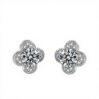 Boucles d'oreilles clous Pacho 1CT Moissanite Trèfle à quatre feuilles en argent sterling 925 plaqué rhodium certifiées GRA, scintillantes, tendance et raffinées