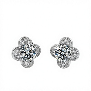 ต่างหูโมอิสซาไนต์ทรงโคลเวอร์สุดฮิต เงินแท้ 925 พร้อมใบรับรอง GRA - Product Image 2