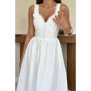Robe de soirée unie à col carré, style halter, taille empire haute, avec détails en dentelle ombrée blanc cassé, bretelles fines et fronces, longueur ras du sol, tailles XS-XL, pour la journée et les soirées. - Product Image 2