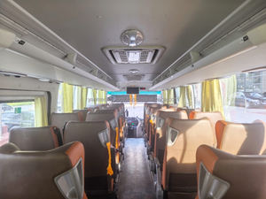 Autobús de Larga Distancia de Lujo Usado Yu-tong de 38 Asientos, Conducción por la Izquierda, Diésel Euro 6, Transmisión Automática, 270 HP, Autobús de Pasajeros - Product Image 2