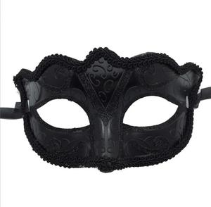 Masques de bal masqué pour hommes, style vénitien antique, décorations d'Halloween, noir et argent, demi-visage, PVC, motif floral, écologiques, réutilisables - Product Image 1