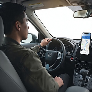 Aplicación de alquiler de coches para navegar por vehículos, comparar precios, reservar coches de forma segura, administrar reservas y realizar un seguimiento del historial de alquileres. - Product Image 1