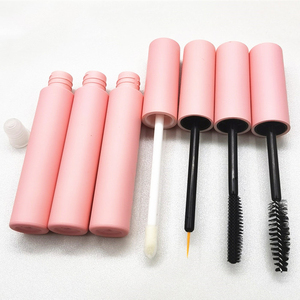 ตลับลิปสติกเปล่าทรงกลมสีชมพูขนาด 3 มล. สำหรับใส่มาสคาร่าหรืออายไลเนอร์ พร้อมโลโก้สั่งทำได้  หลอดลิปกลอสใสขนาด 3 มล. สำหรับเครื่องสำอาง - Product Image 1