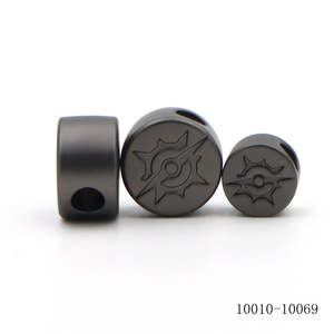 Perline Metalliche Piatte Rotonde Incise Personalizzate 9mm - Componenti per Gioielli in Lega di Zinco Antiruggine per Decorazione Borse - Product Image 1