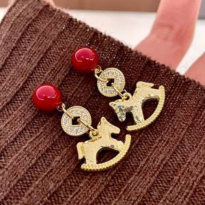 Boucles d'oreilles pendantes en alliage de zinc avec strass en cristal, motif cheval rouge, pour femme - Product Image 4