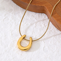 Collier pendentif en forme de U en acier inoxydable plaqué or imperméable à l'eau, vente en gros
