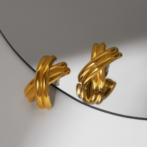 Myneck 2024 classico Euramerican <span class=keywords><strong>roma</strong></span> croce orecchini 18K placcato oro in acciaio inox appannare gioielli alla moda gratis - Product Image 5