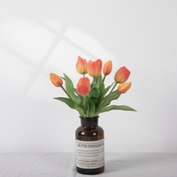 MW18509 Bouquet de tulipes artificielles à sept têtes au toucher réel, tige courte de 30cm de longueur, fleur décorative populaire