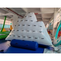 Mur d'escalade gonflable en forme d'iceberg 5x3x3m bleu et blanc, personnalisable en usine, jouet montagne de glace flottante pour parc aquatique