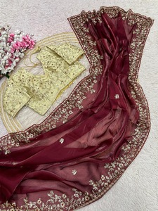 Sari de satén tradicional para fiestas con diseño de lentejuelas de 3 mm en el pallu, blusa de diseñador a juego disponible al mejor precio - Product Image 4