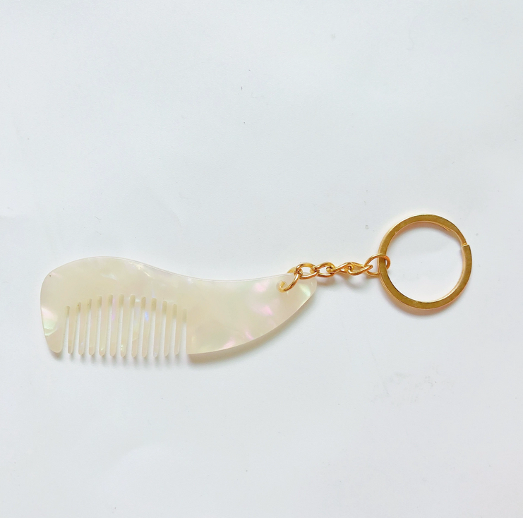 Beige con catena d'oro