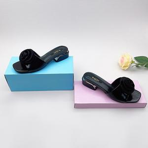 Y 37-42 vendita calda all'esterno pantofole con <span class=keywords><strong>tacco</strong></span> <span class=keywords><strong>medio</strong></span> squadrato decorate a rosa Casual e <span class=keywords><strong>comodi</strong></span> <span class=keywords><strong>sandali</strong></span> con <span class=keywords><strong>tacco</strong></span> basso - Product Image 1