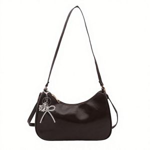 Sac bandoulière vintage en cuir PU, forme livre de la Sainte Bible, élégant et personnalisé, pour les conventions et le quotidien - Product Image 5