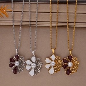 Collar de Lujo Vintage para Mujer, Chapado en Oro, Acero Inoxidable, Esmalte, Perla, Colgante de Flor - Product Image 1