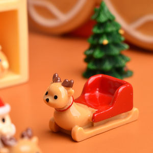 Figurine de Noël : Traîneau de rennes et Père Noël en résine pour la décoration de paysages miniatures faits main - Product Image 3