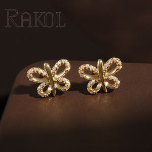 Pendientes de Botón Rakol E21090068 con Base de Latón Elegante, Diseño de Mariposa, Circonita Cúbica - Product Image 5