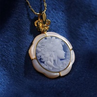 Dainty Fashion Jewelry Mythe Grec Flore Déesse Grecque Sculptée Camée Agate Shell Pendentif Collier pour cadeau de fête des mères