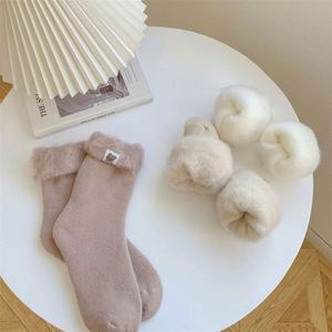Chaussettes chaudes en cachemire épais pour femme, avec logo personnalisé, nouvelle collection <span class=keywords><strong>2022</strong></span>, couleur bonbon, motif dessin animé, bordure tissée - Product Image 4