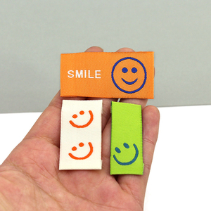 Etiquetas tejidas de satén de Damasco de alta densidad personalizadas Etiquetas de <span class=keywords><strong>cinta</strong></span> de seda de marca de Empresa de diseño de moda Etiquetas de <span class=keywords><strong>ropa</strong></span> al por mayor - Product Image 5