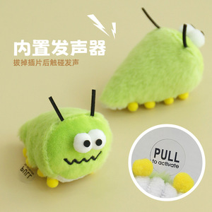 Jouet en peluche pour chat, petit ver vert qui couine, avec herbe à chat et fonction sonore - Product Image 1
