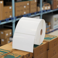 Étiquettes d'usine 50 microns, autocollantes blanches brillantes, rouleau jumbo, imperméables, durables, en PET, pour emballage, personnalisables, promotionnelles