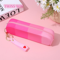 Trousse à crayons rectangulaire pliable populaire en silicone à dégradé de couleurs avec porte-clés mignon, sac à stylos personnalisé pour enfants