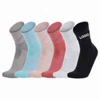 Chaussettes de basketball antidérapantes personnalisées OEM, chaussettes de sport athlétiques à compression, chaussettes mi-mollet épaisses en tissu éponge pour l'entraînement en équipe