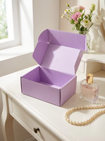 Boîte d'expédition noire en carton ondulé recyclable mat de luxe avec logo personnalisé en feuille d'or pour petites entreprises, emballage artistique et éponge