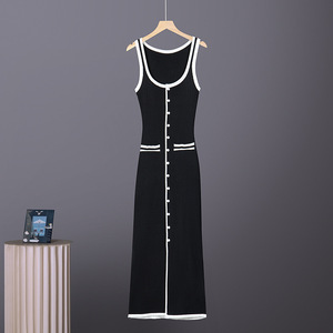 Abito Chic Stile Europeo e Americano 2026 <span class=keywords><strong>con</strong></span> Spalline Sottili, Sexy e Attillato, Design <span class=keywords><strong>con</strong></span> Bottoni e <span class=keywords><strong>Spacco</strong></span>, <span class=keywords><strong>Vestito</strong></span> Aderente sui Fianchi - Product Image 2