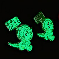Pas de MOQ, épingles en métal plaqué personnalisées de haute qualité, logo personnalisé, épingles en émail dur ou souple avec effet lumineux